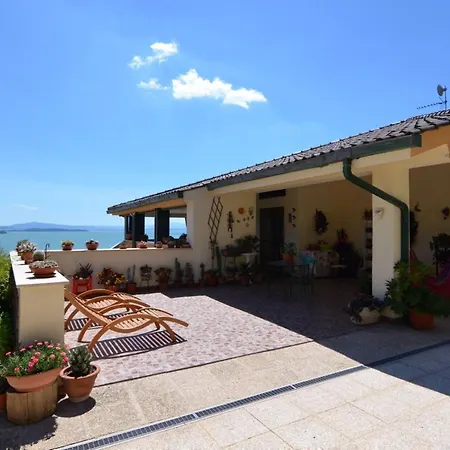 Torre Del Lago Trasimeno Bed & Breakfast *